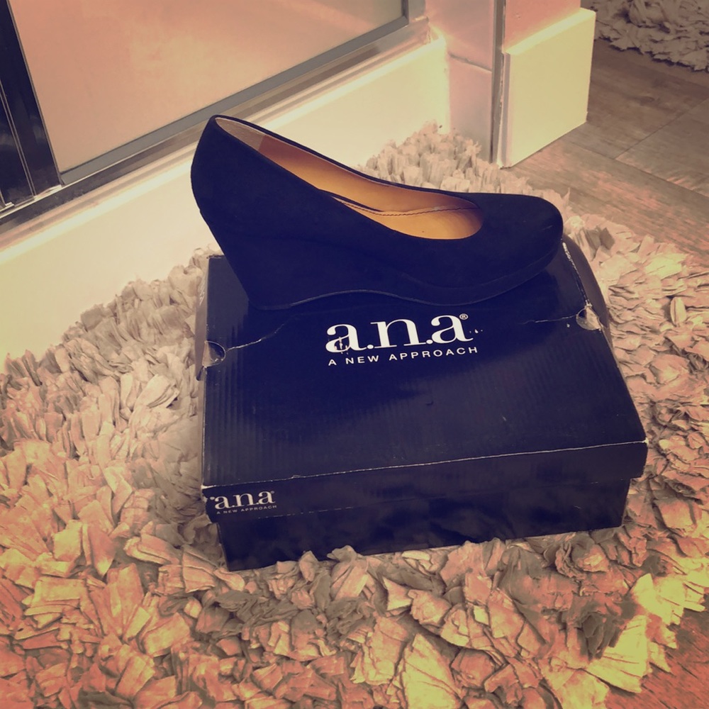 Ana Black Wedges